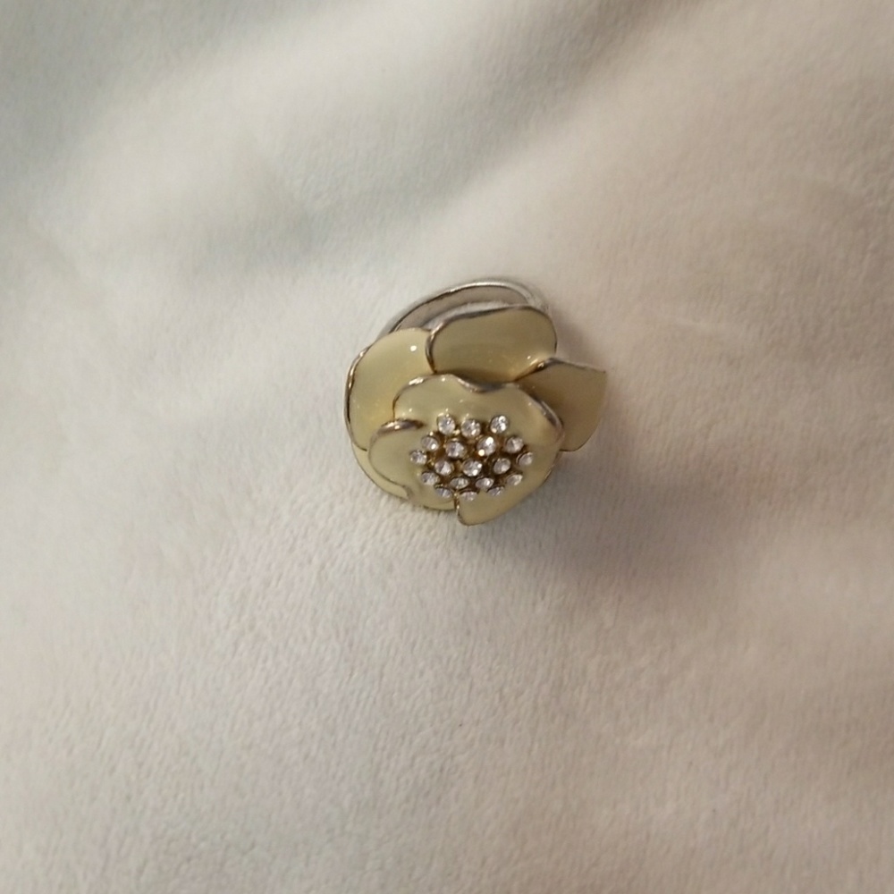 Beige Floral Ring
